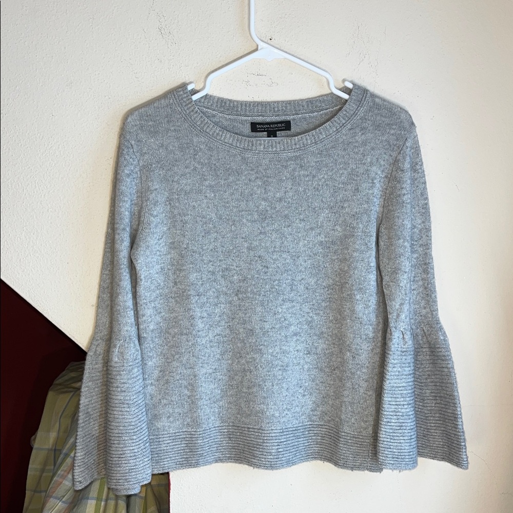 Banana Republic Gray Merino Wool Blend pullover Crewneck Sweater Bell Sleeves